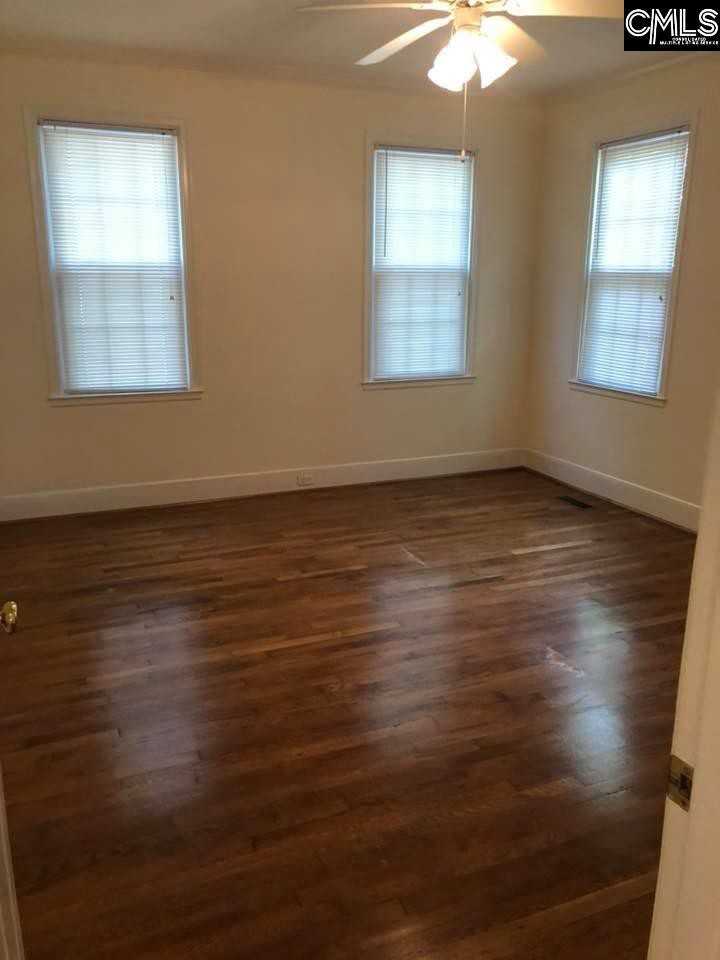 313 S Waccamaw Ave - Photo 3 of 16