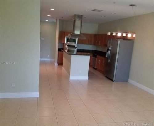 742 NE 7th Ave - Photo 2 of 8