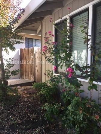 272 Munroe St - Photo 3 of 17