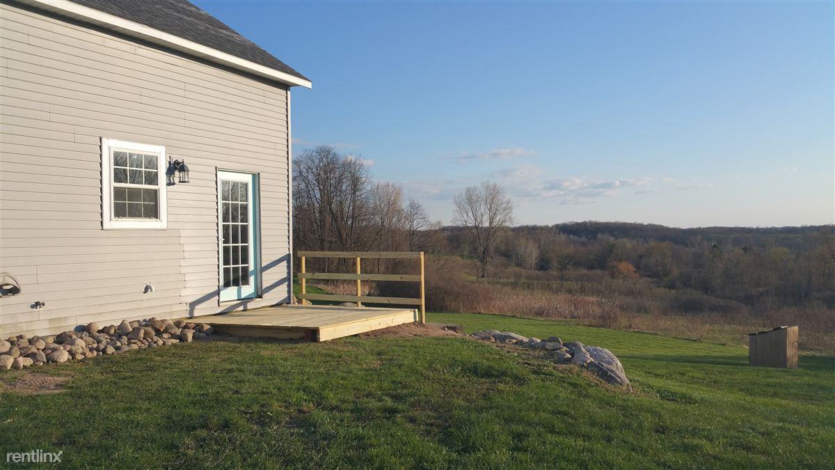 5835 E 136th St - Photo 2 of 9