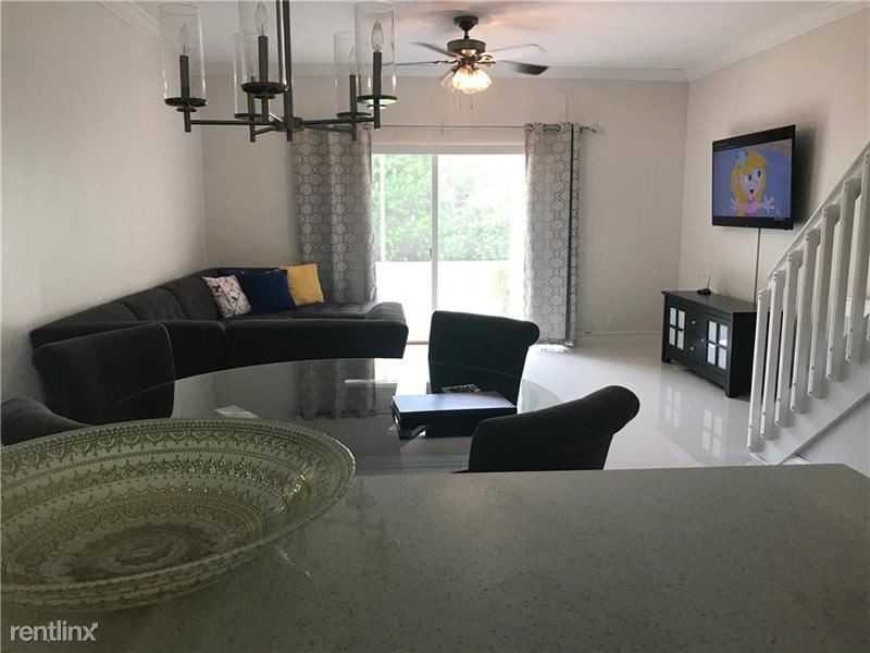 9851 NW 57th Mnr - Photo 2 of 6