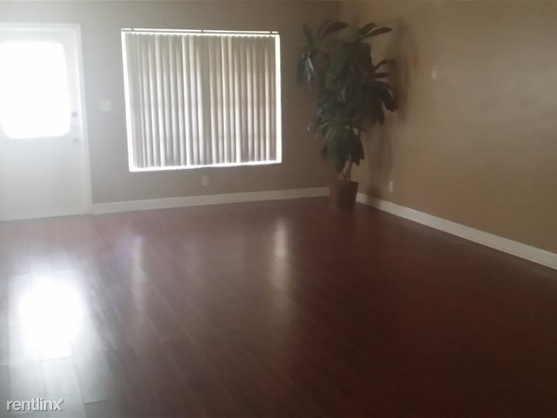 8400 NW 35th St - Photo 2 of 3