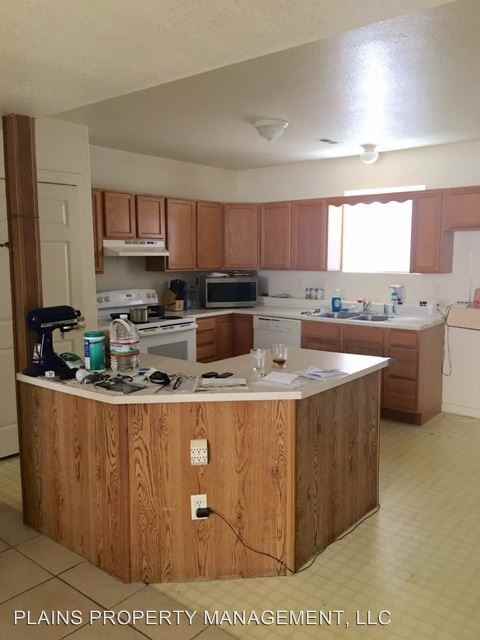 587 Woodward Ave - Photo 3 of 6