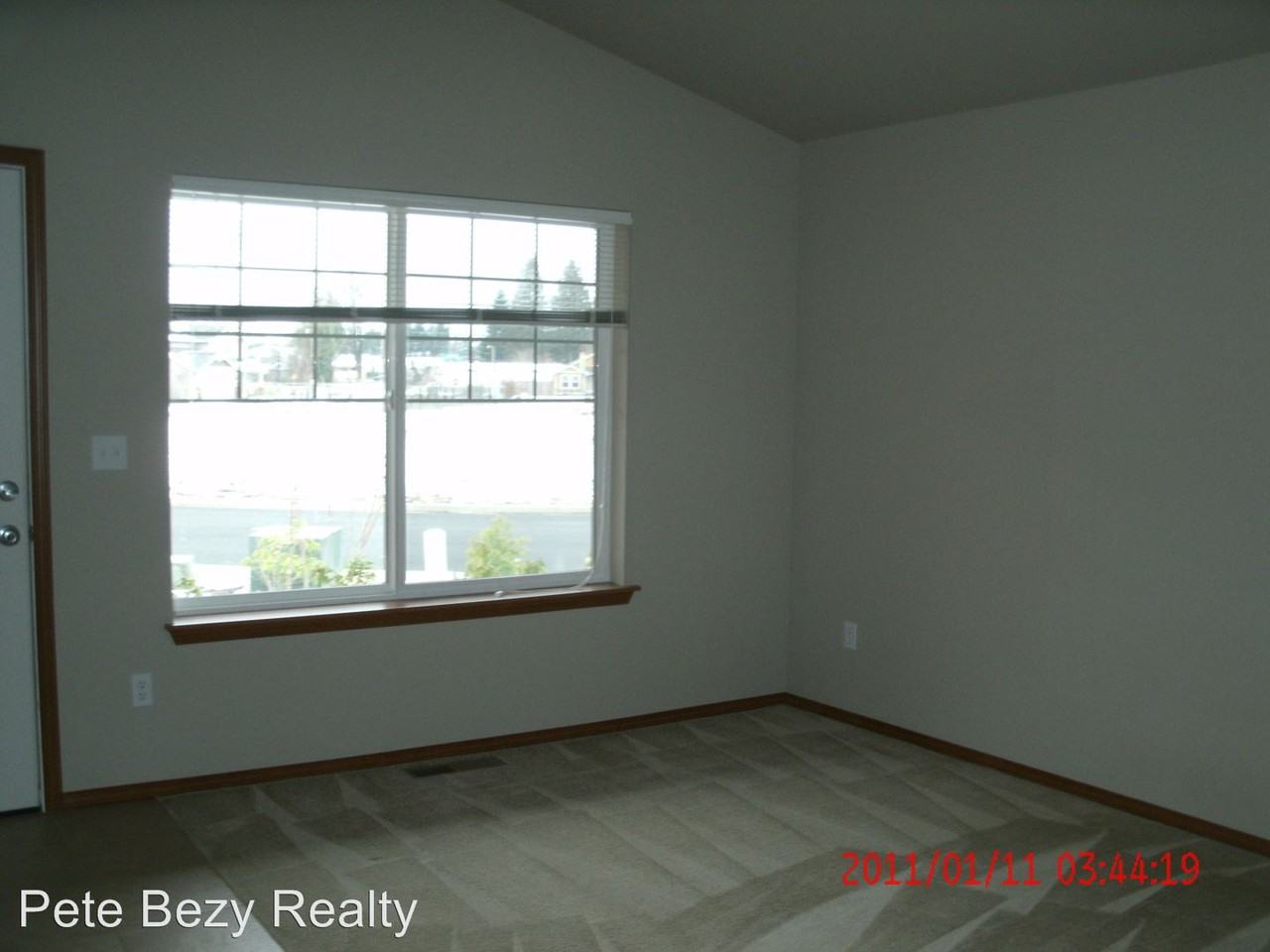 441 Stadium Loop - Photo 3 of 9