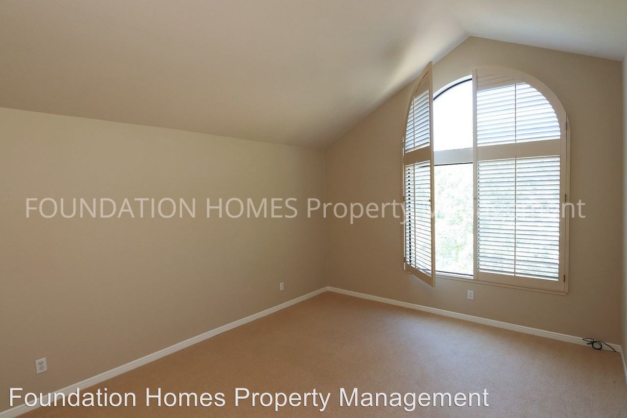 110 Eucalyptus Knoll St - Photo 3 of 22