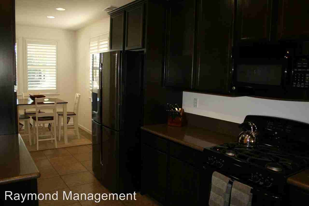 1717 Devin Dr - Photo 3 of 17