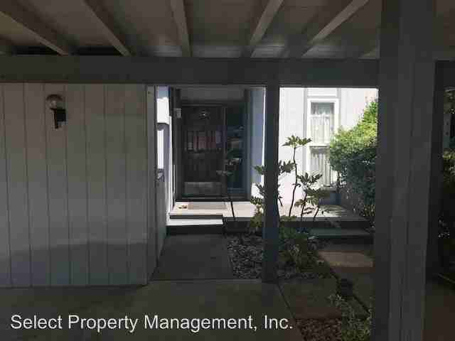 133 Rockwood Dr - Photo 2 of 16