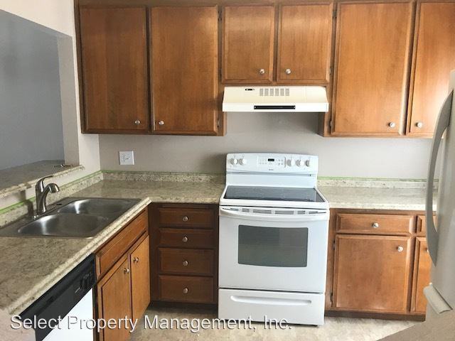 133 Rockwood Dr - Photo 3 of 16