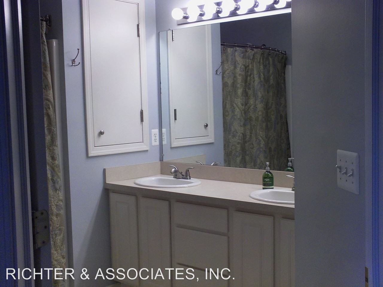 748 Fieldstone Cir W - Photo 3 of 16