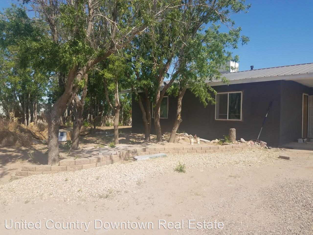 895 Fairfield Dr NW - Photo 2 of 16