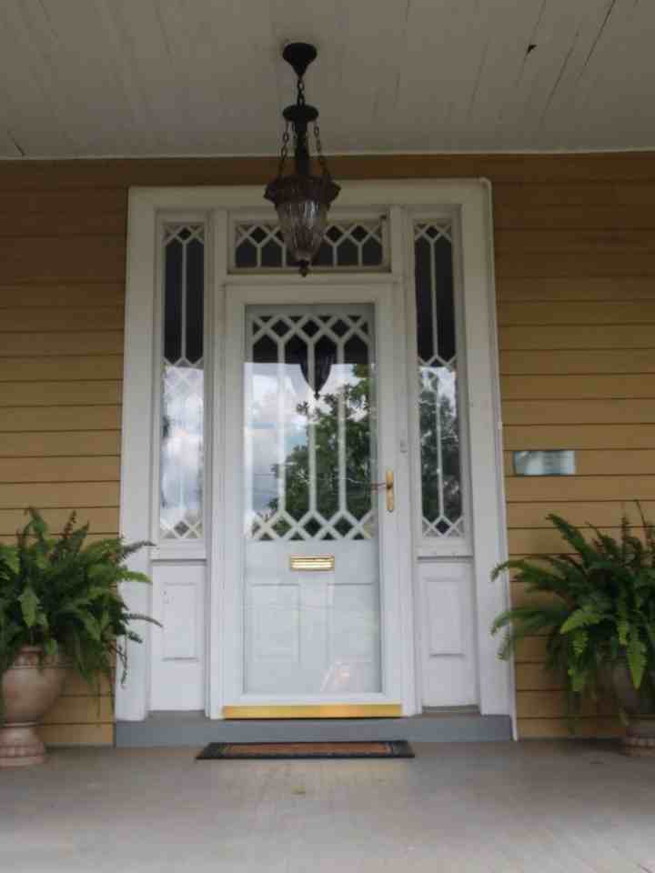 607 Longwood Ave - Photo 2 of 24
