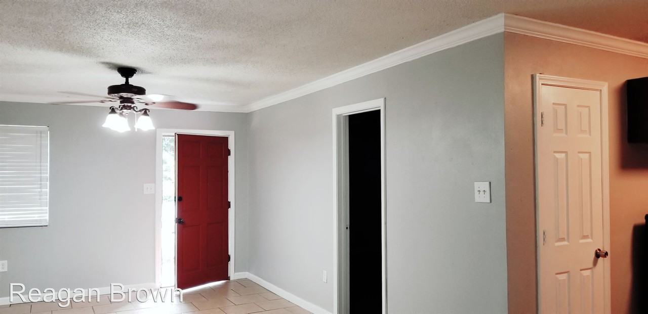 10923 Morningside Dr - Photo 3 of 8