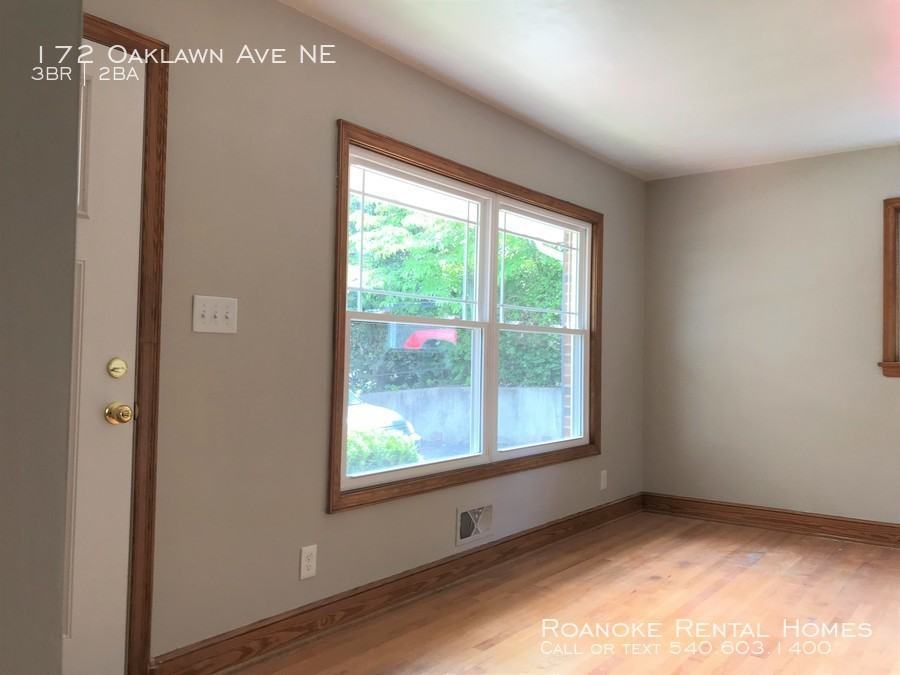 172 Oaklawn Ave NE - Photo 2 of 18