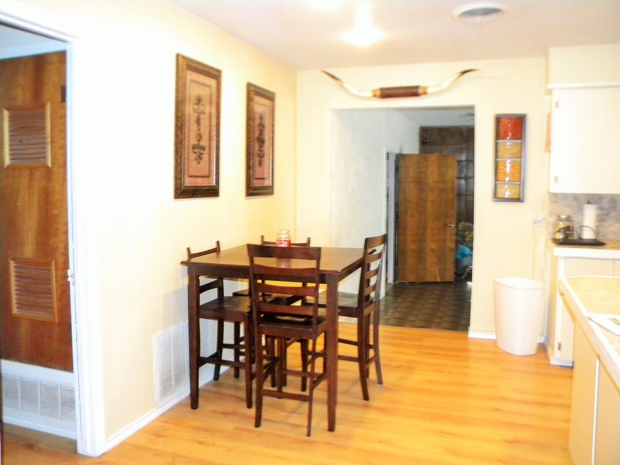 216 Laurel Ln - Photo 3 of 11