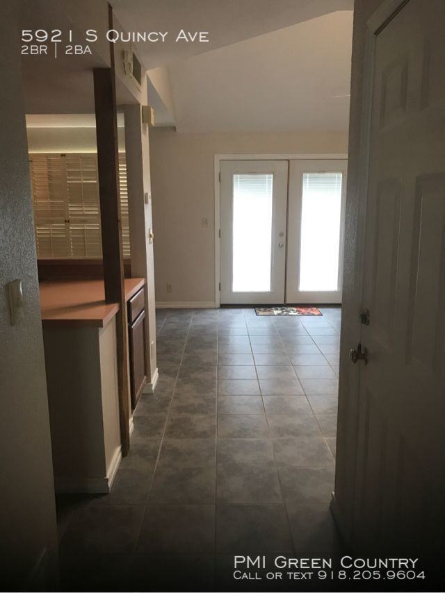 5921 S Quincy Ave - Photo 2 of 19