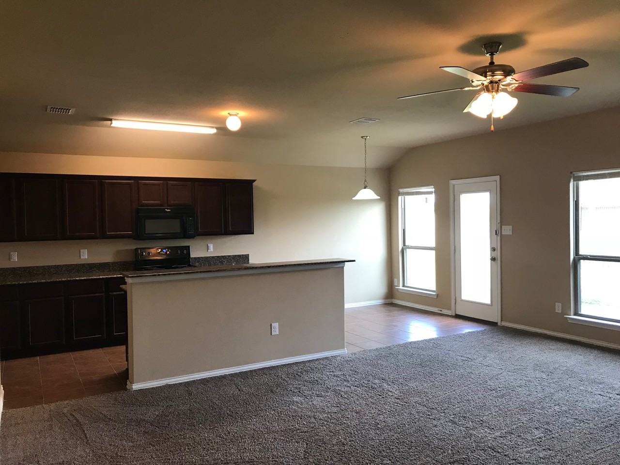 109 Oakcrest Cir - Photo 3 of 13