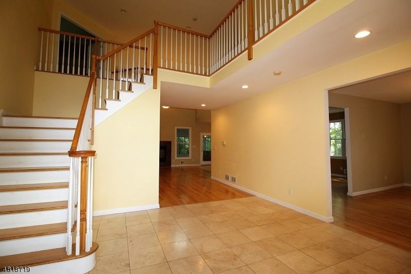 391 Wildwood Ave - Photo 2 of 25