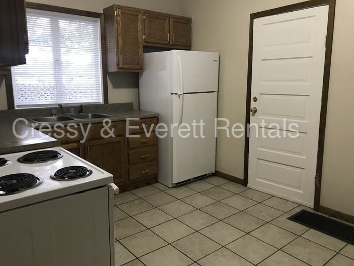 914 Broadway #1 - Photo 3 of 18