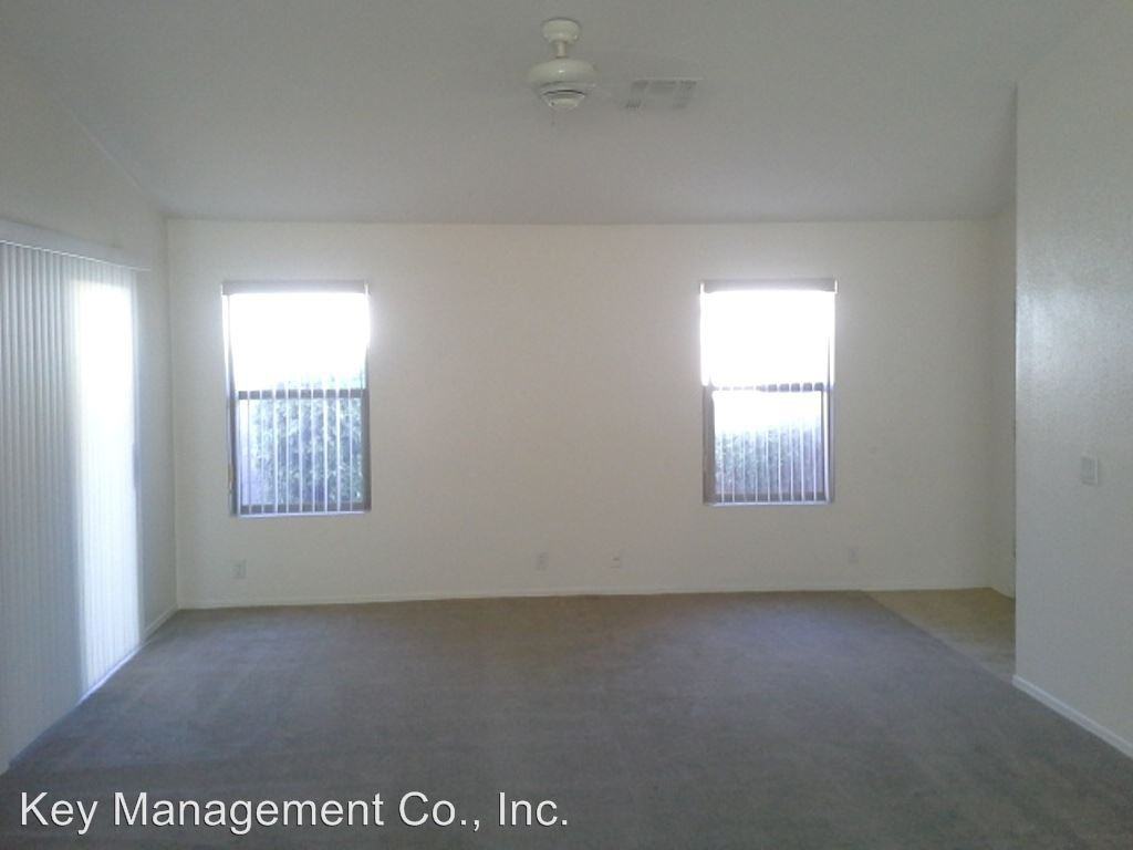 8928 W Deanna Dr - Photo 2 of 14