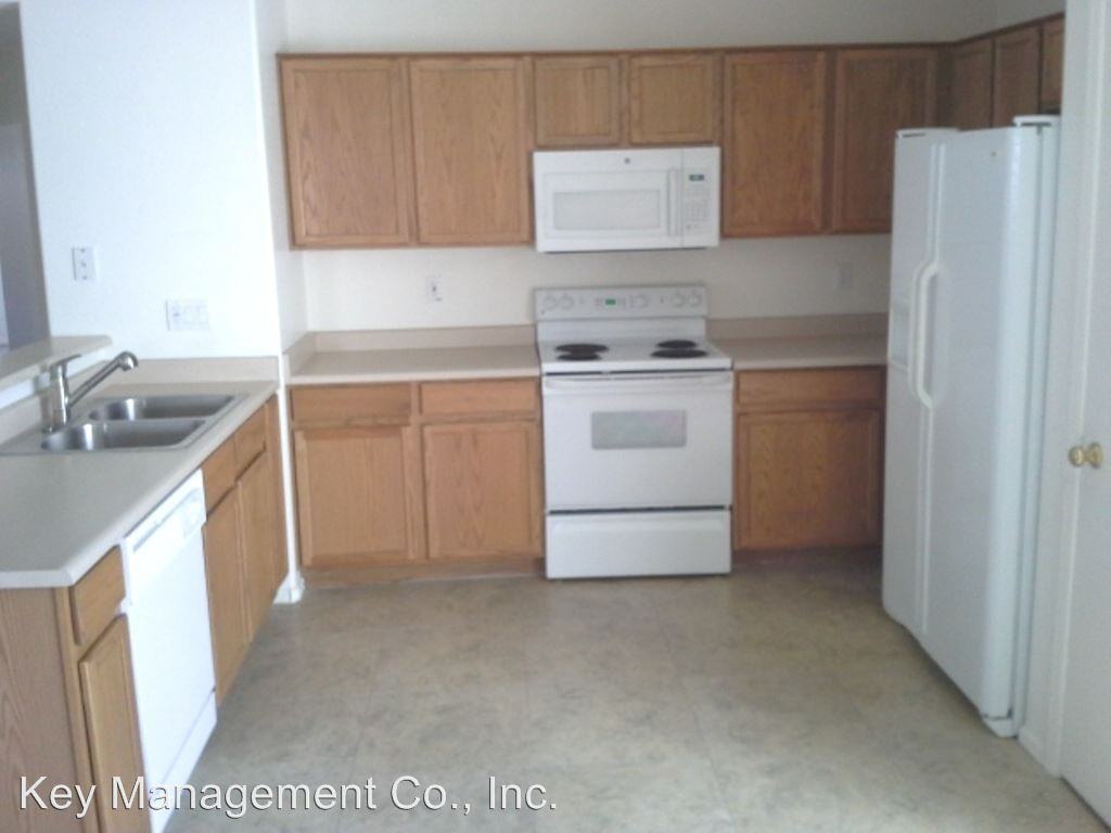 8928 W Deanna Dr - Photo 3 of 14