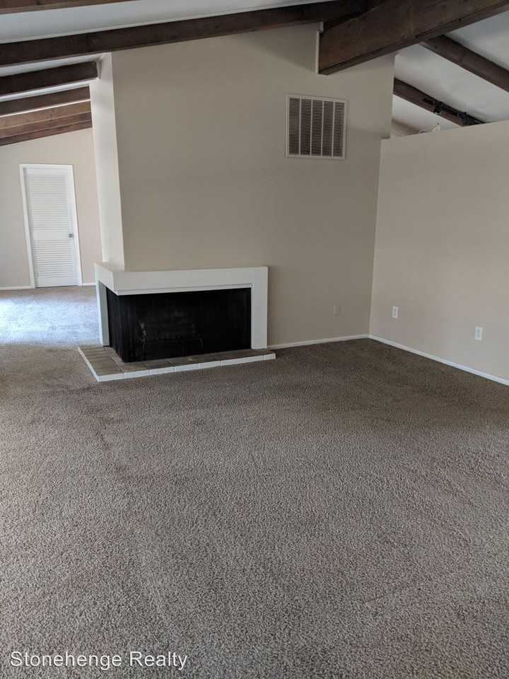 3404 W Lincolnshire Blvd - Photo 3 of 32