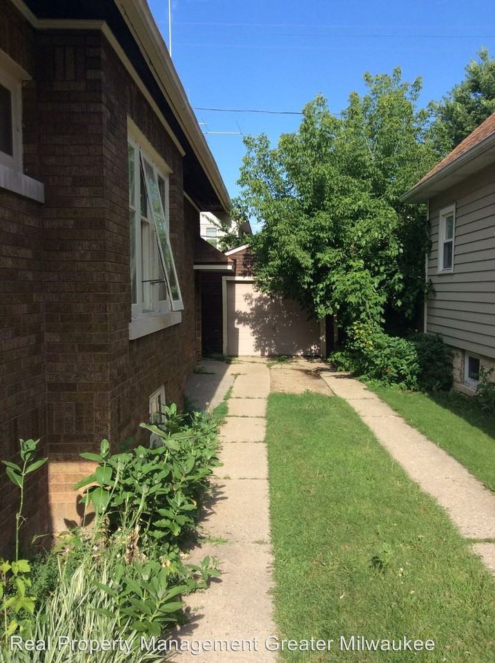 2918 N 58th St - Photo 3 of 5