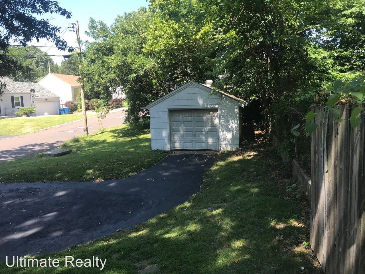 2301 Wismer Ave - Photo 3 of 10