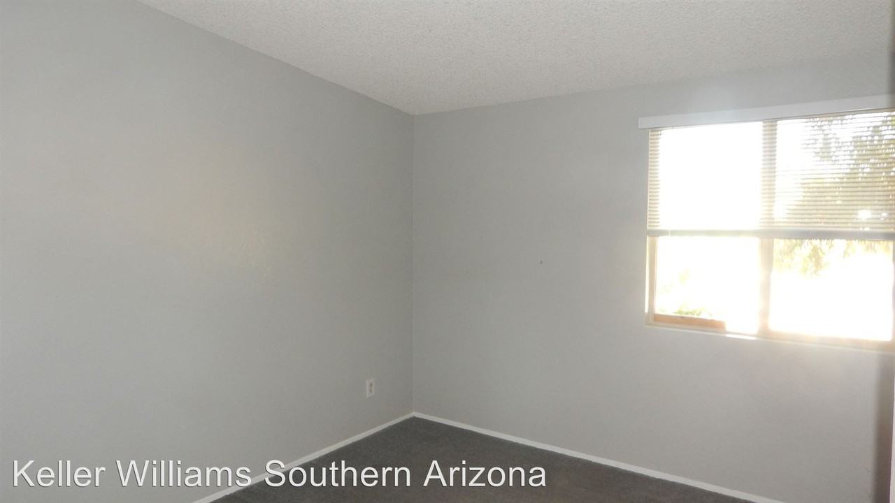 7972 N Jensen Dr - Photo 3 of 22