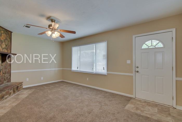 3733 Fairington Dr - Photo 3 of 15