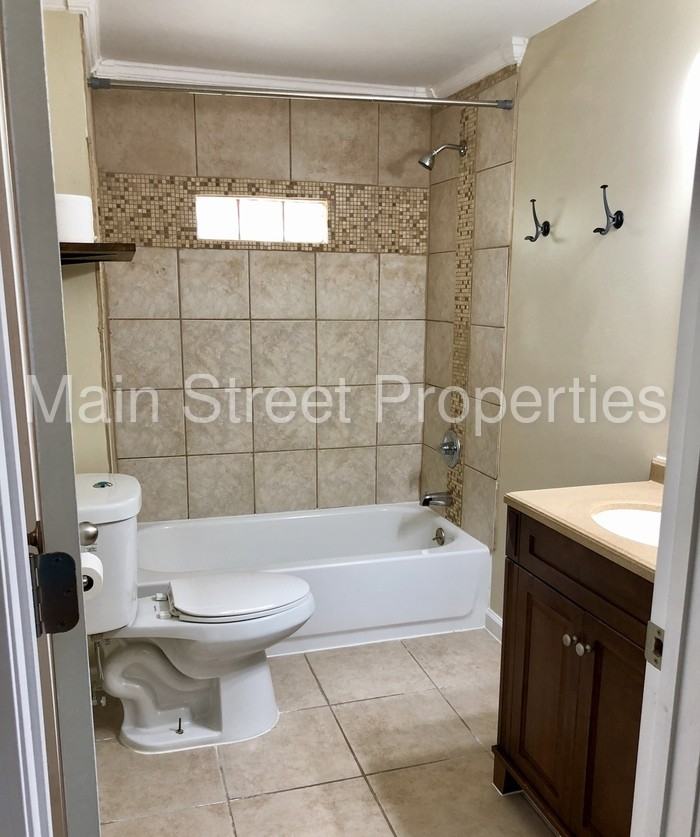 1110 N D St - Photo 2 of 14