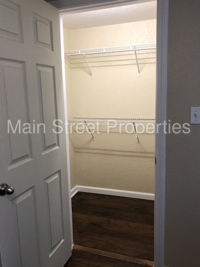 1110 N D St - Photo 3 of 14