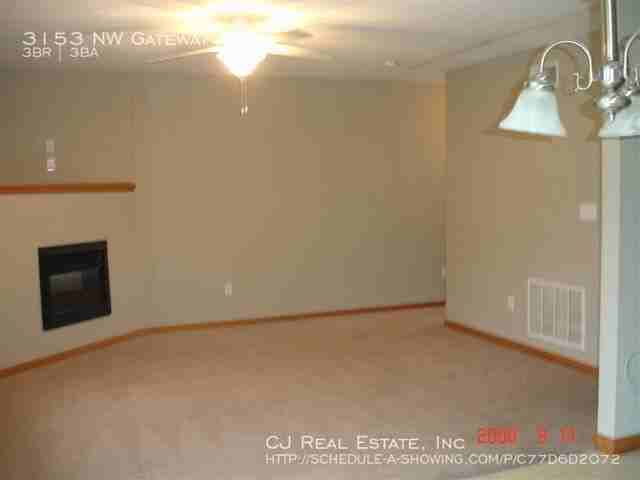 3153 NW Gateway Dr - Photo 2 of 6