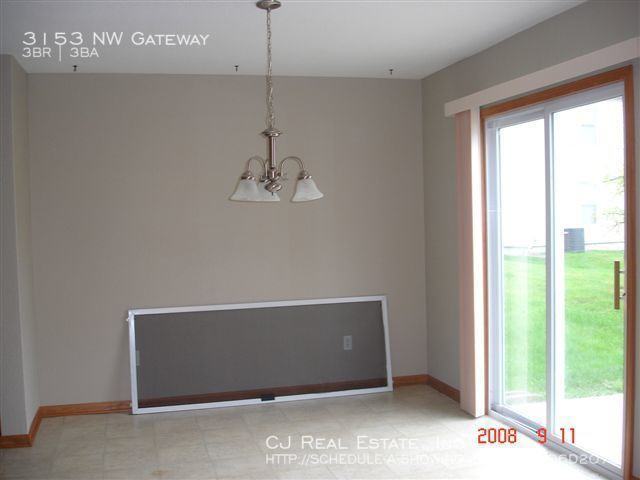 3153 NW Gateway Dr - Photo 3 of 6
