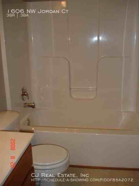 1606 NW Jordan Ct - Photo 2 of 7