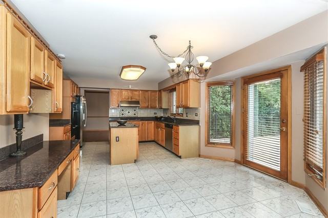 30 Americana Ct - Photo 3 of 29