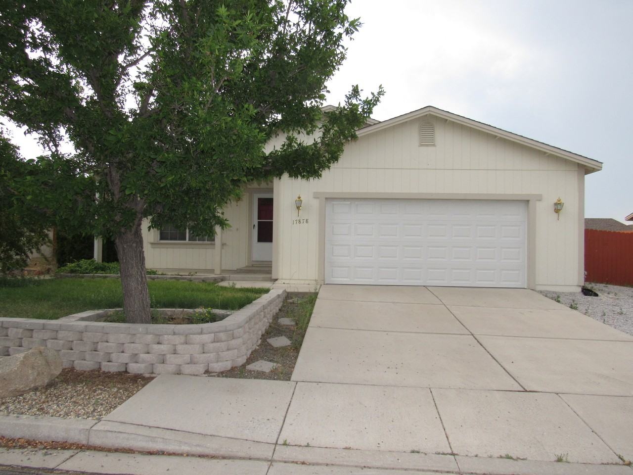 17878 Empire Ct - Photo 2 of 24