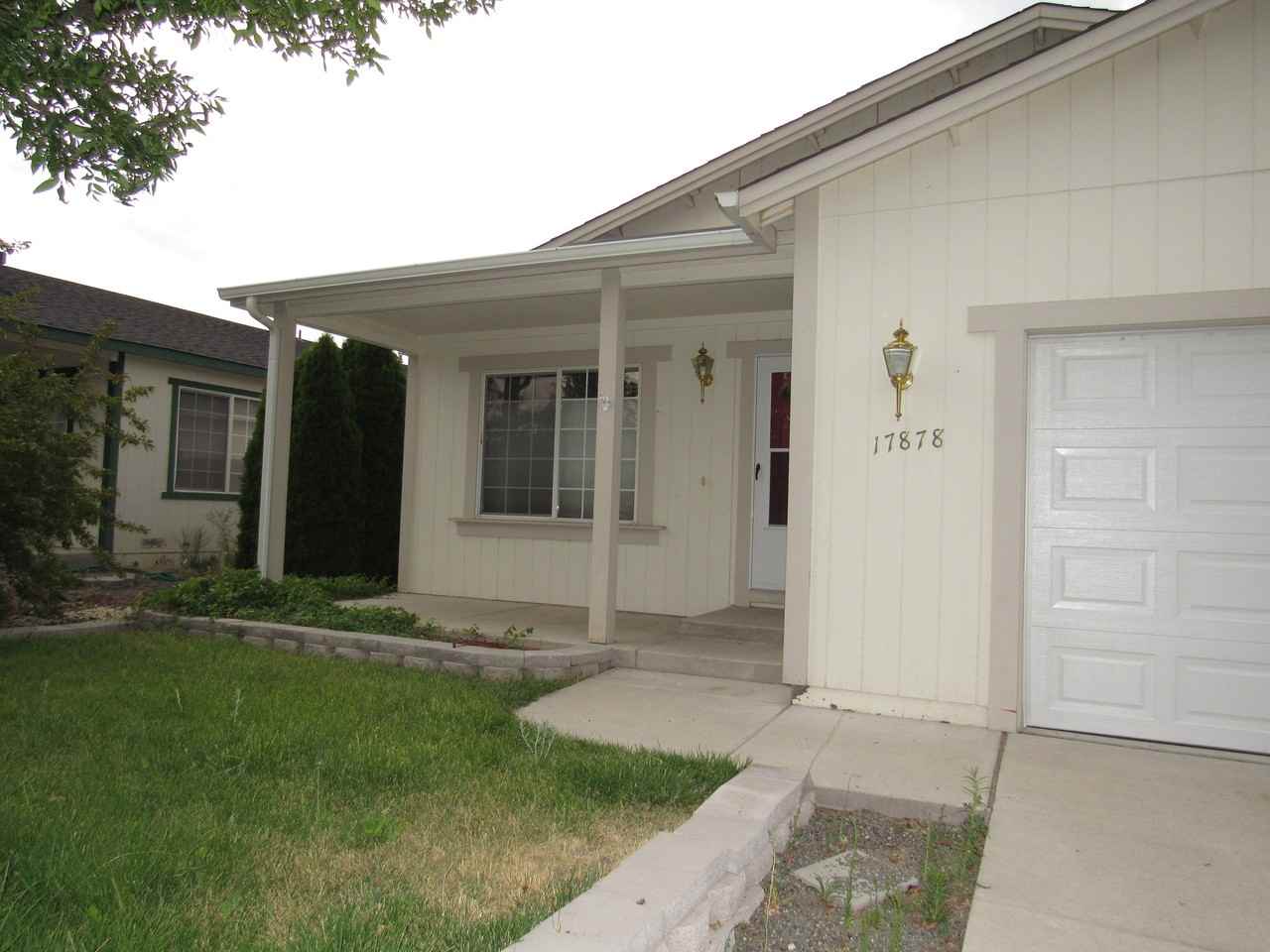 17878 Empire Ct - Photo 3 of 24