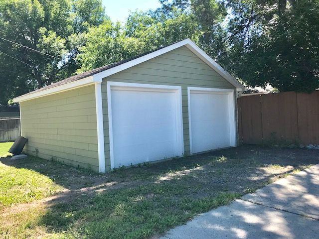 1247 Avenue F - Photo 2 of 7
