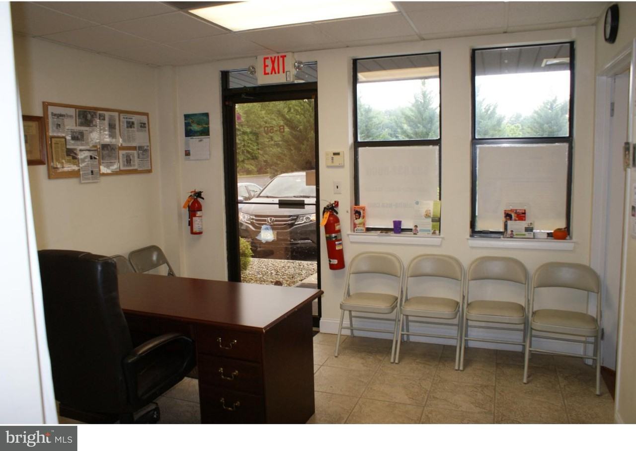 51 Everett Dr #51b - Photo 2 of 15