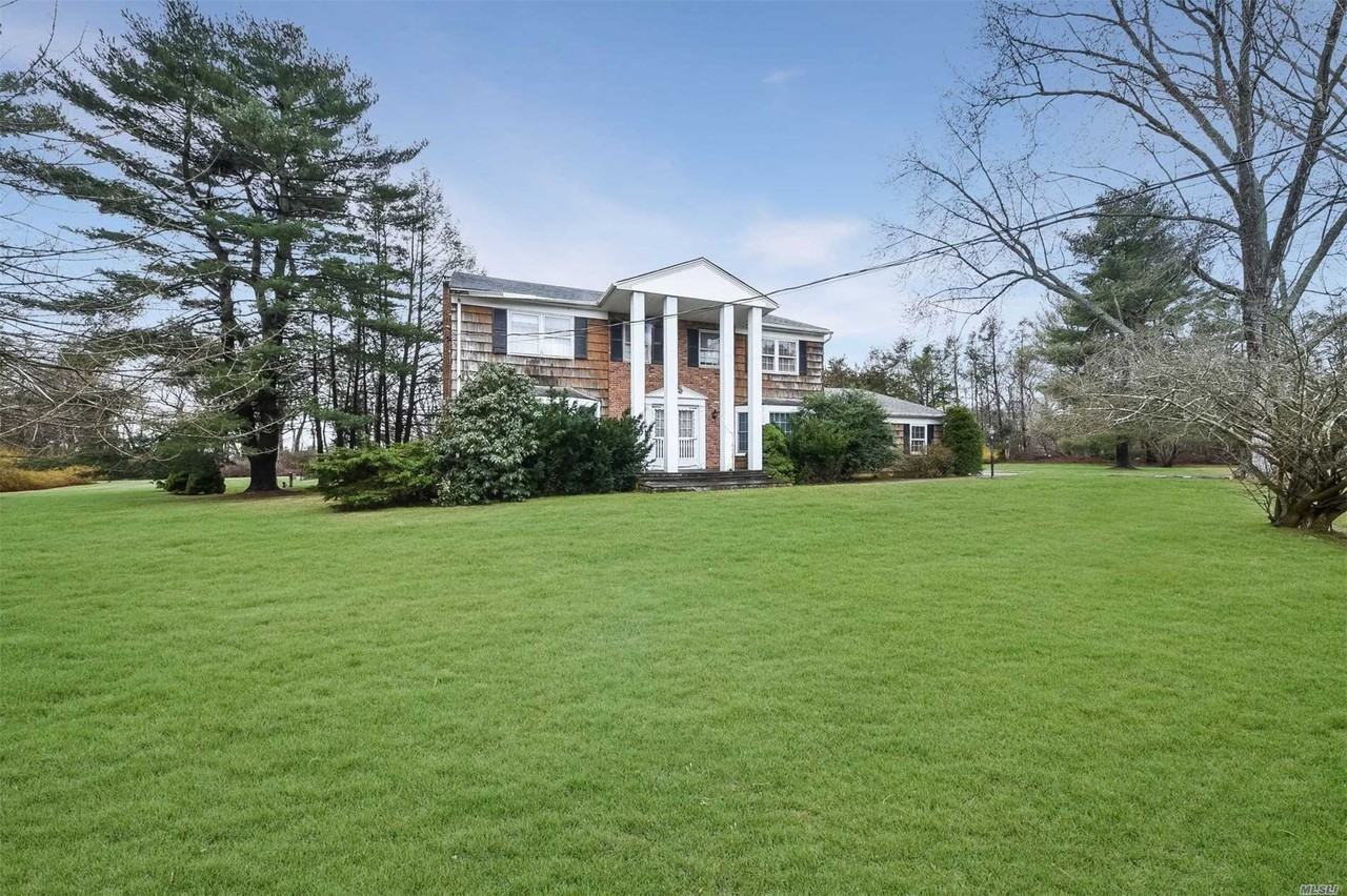 15 Quaker Ridge Dr - Photo 2 of 20