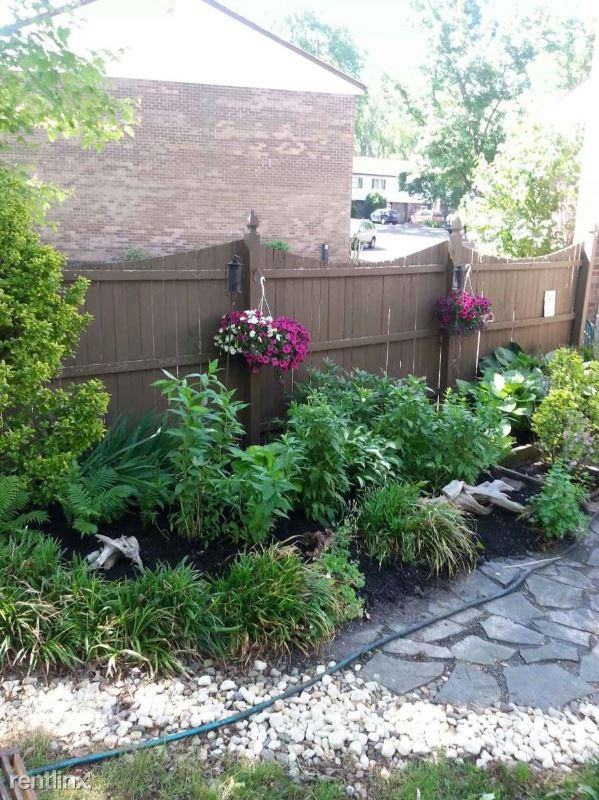24 Village Pl - Photo 3 of 14