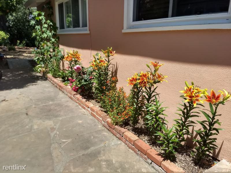 2960 Ridgeway Ave - Photo 2 of 17