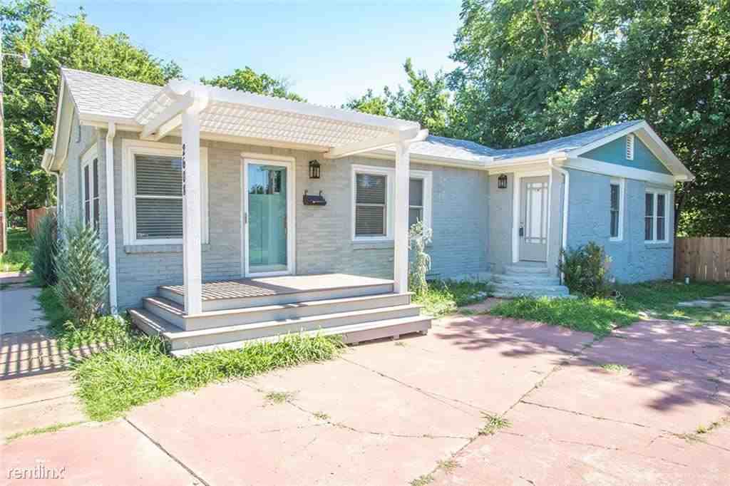 2608 N Dewey Ave - Photo 2 of 13