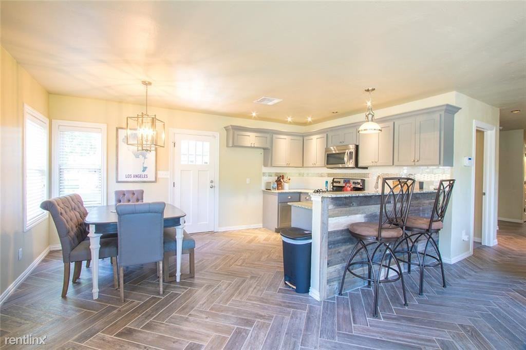 2608 N Dewey Ave - Photo 3 of 13