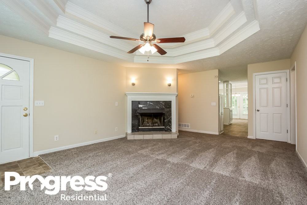 394 Peachtree Dr - Photo 3 of 16