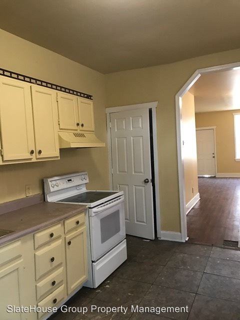528 Locust St - Photo 2 of 6