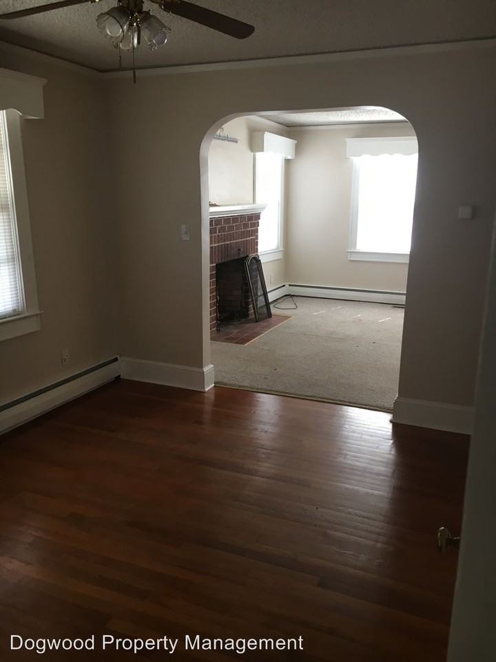 907 N Road St - Photo 3 of 11