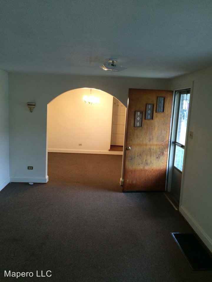 868 Fairmont Rd - Photo 3 of 7