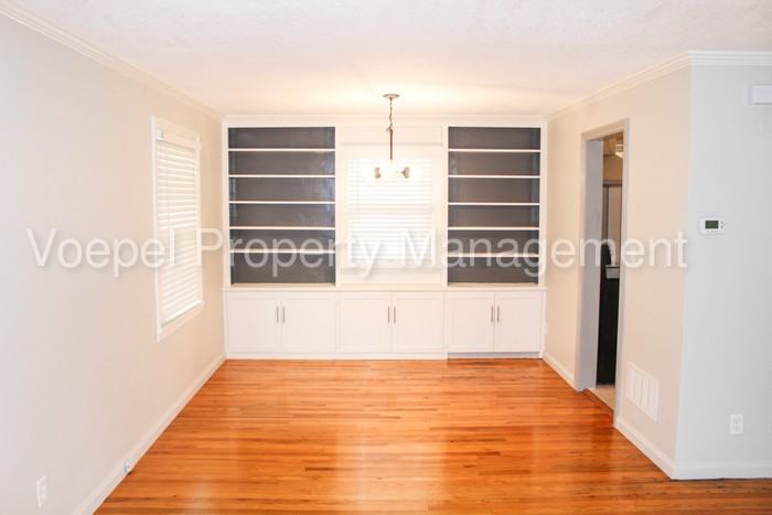 432 E 63rd Terrace - Photo 3 of 9