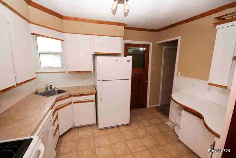 360 Nelson Street - Photo 3 of 8
